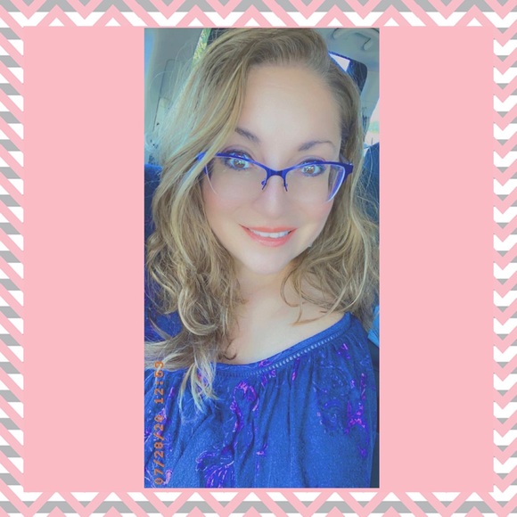 WELCOME TO MY CLOSET 💜🛍📦📫 - Picture 10 of 16